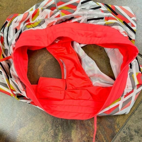 Fabletics Suva Run Shorts Large - Picture 8 of 10